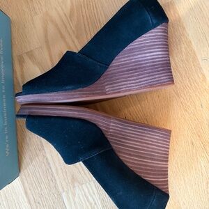 TOMS "Michelle" Black Suede wedges Size 9 - brand new in box
